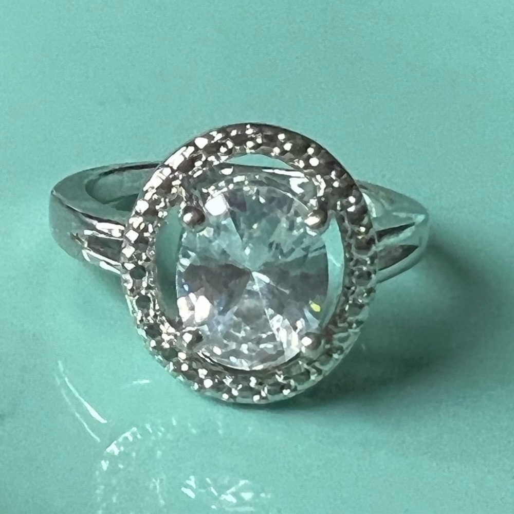 New Faux Diamond Ring - Size 8 - Picture 2 of 7